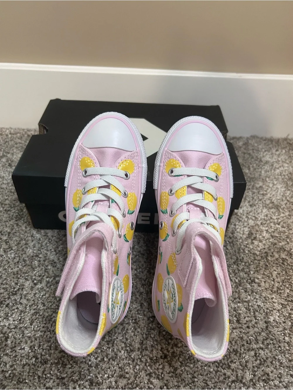 NIB Converse Kids' Chuck Taylor All Star Embroidered Citrus High Top Size 1